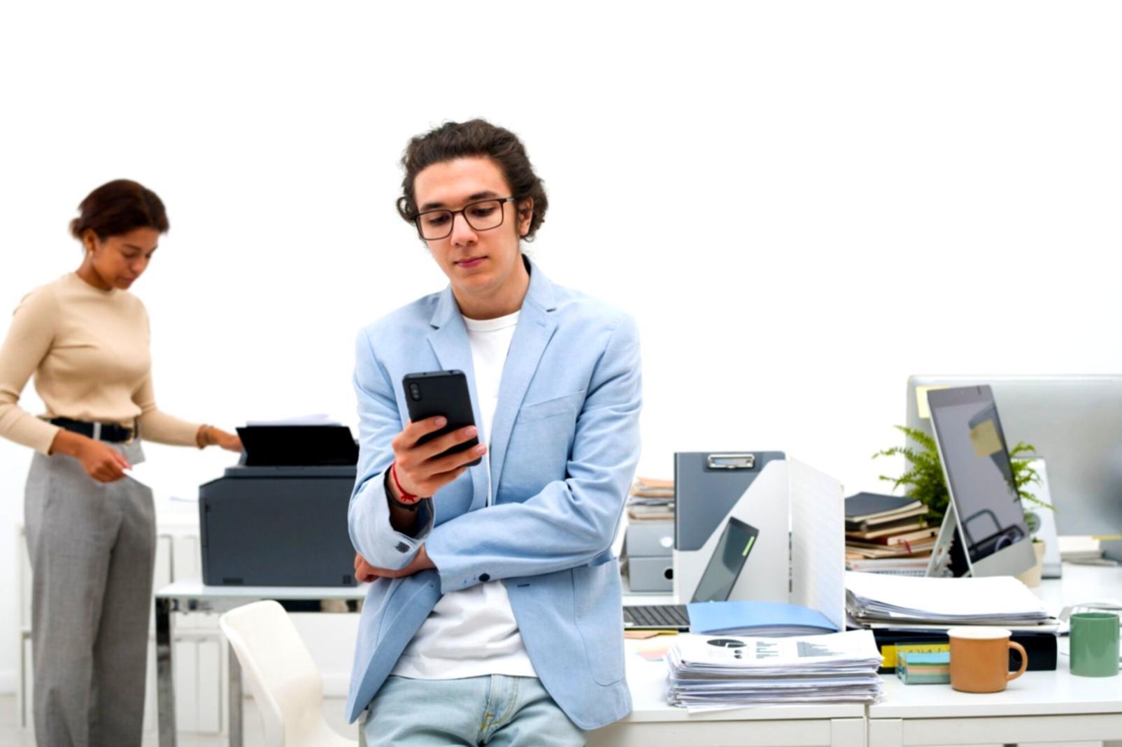 Environnement collaboratif d'apprentissage avec échanges entre participants